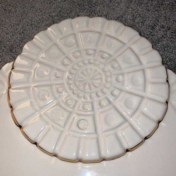 Michael Wainwright White with Gold Round Platter - Picture 7 of 8